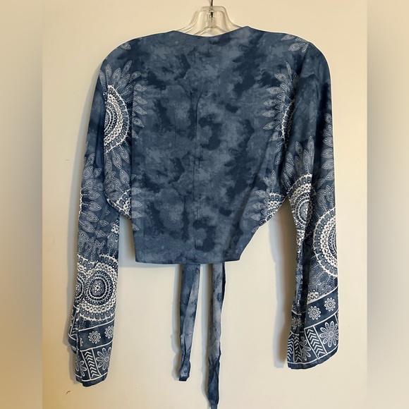 Lotus and Luna Daydreamer Top OSFM NWT
Blue and White (Tidal) - Picture 2 of 3